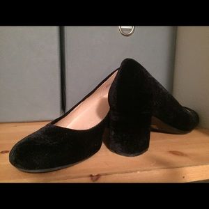 BRAND NEW! Chinese Laundry velvet block heel!